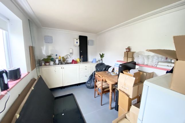 Flat for sale in With Shop Below, West End, Marazion