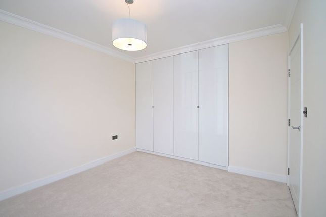 Town house to rent in Mews Close, Harrow