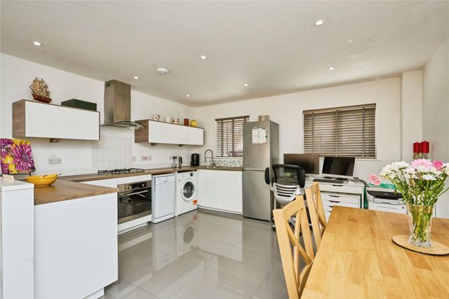 42, Station Road, Ryde photo 4