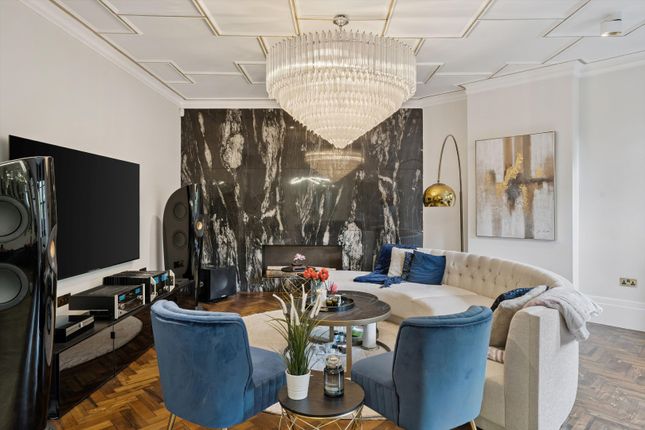 118, Oakwood Court, London photo 3