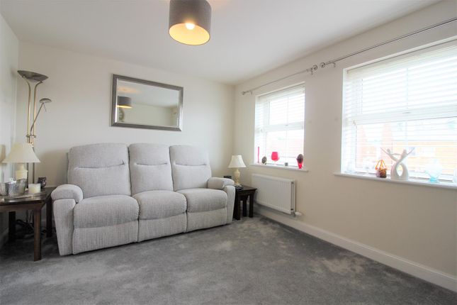 Town house for sale in Woodpecker Way, Hythe