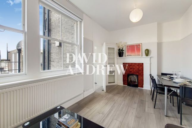 Flat to rent in Holloway Road, London