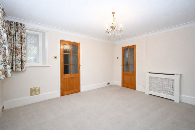 The Lodge, Goldings Hill, Loughton photo 3