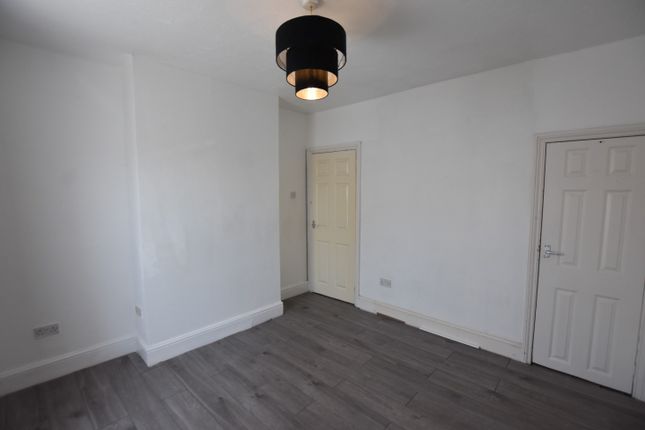 328, Clarence Road, Peterborough photo 5