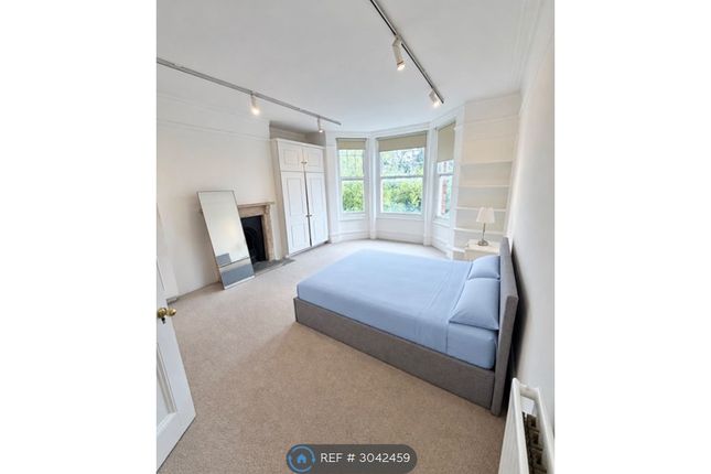 Sutton Court, Fauconberg Road, London photo 2