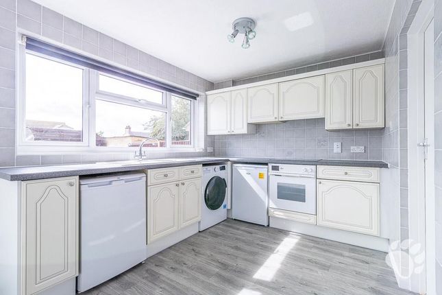 17, Bradbourne Way, Pitsea, Basildon photo 4