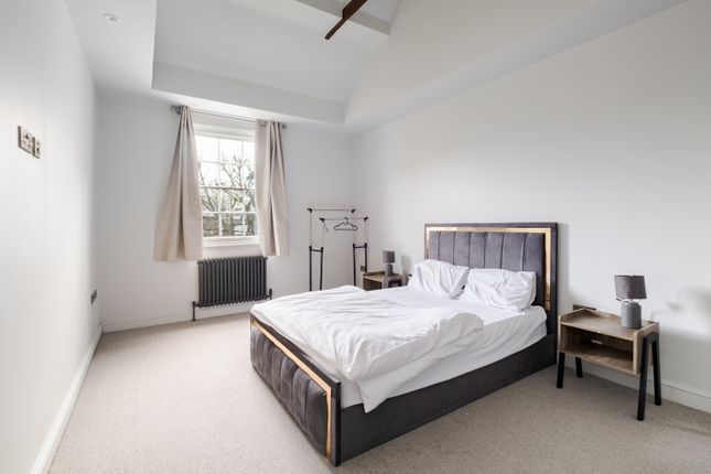 103, St. James Lane, London photo 4
