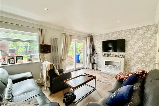 23, Smithy Wood Crescent, Sheffield photo 4