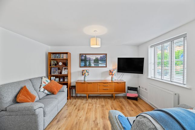 3 Callender Way, Frodsham photo 3