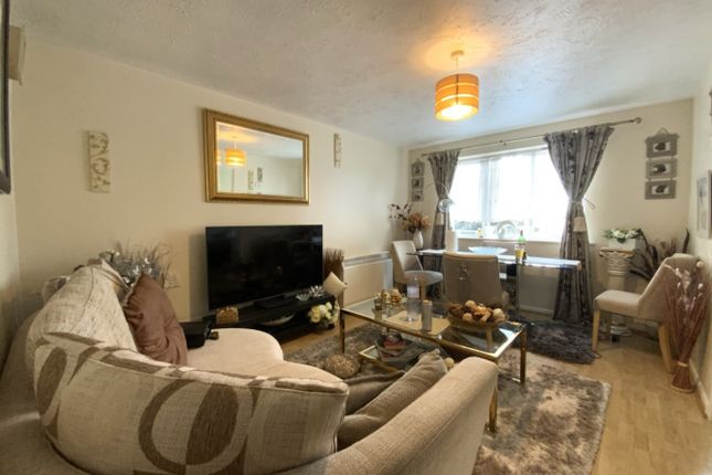 247, Danbury Crescent, South Ockendon photo 2