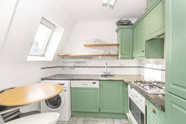 Flat 10, Buckley House, 4, Little Britain, London photo 4