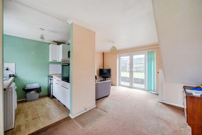 3, Venus Close, Wokingham photo 4