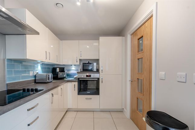 14 Sycamore Court, Filey Road, Scarborough photo 4