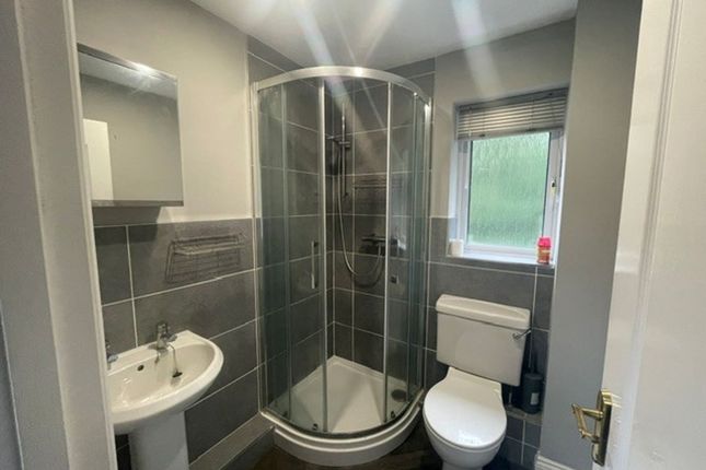 8 Youngs Close, Newark photo 5