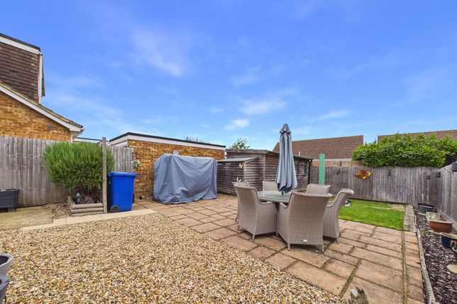 17 Norton Crescent, Towcester photo 3