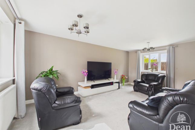 17, Faller Fields, Lydney photo 2
