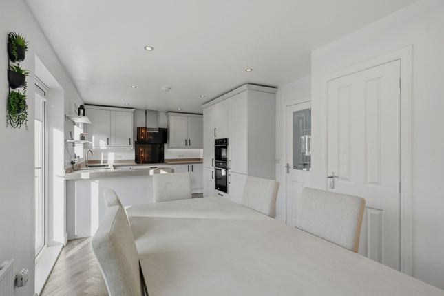 2 Crichton's Way, Armadale photo 3