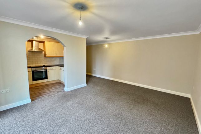 Flat to rent in Baltic Wharf, Clifton Marine Parade, Gravesend, Kent