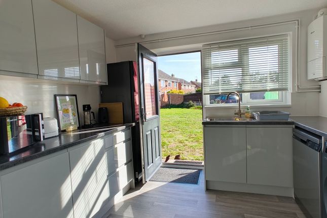 2 Briar Court, Briar Close, Burnham-on-Sea photo 4