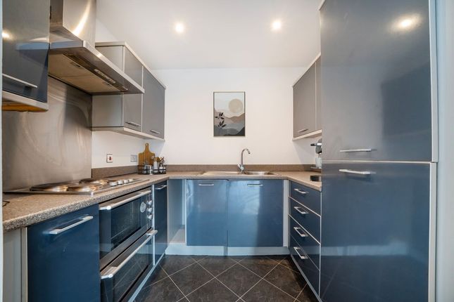 Flat 40, Fenland House, Harry Zeital Way, London photo 3