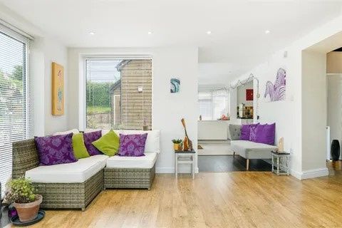 4 Bedroom Property With Land