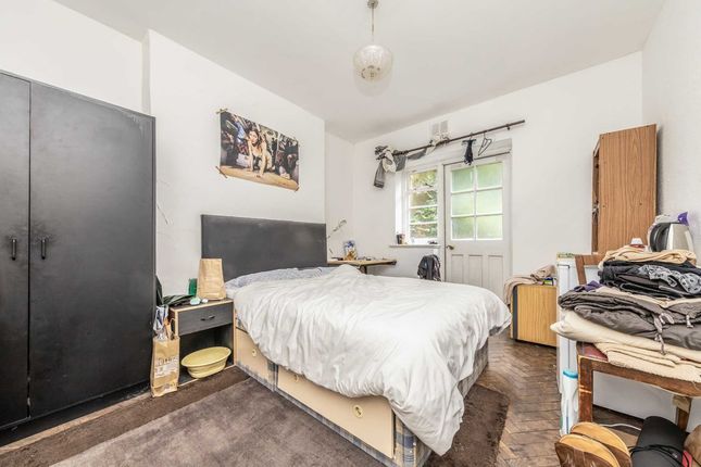 Flat for sale in Regent Square, London