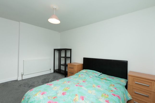 Room to rent in Laburnum Way, Basingstoke