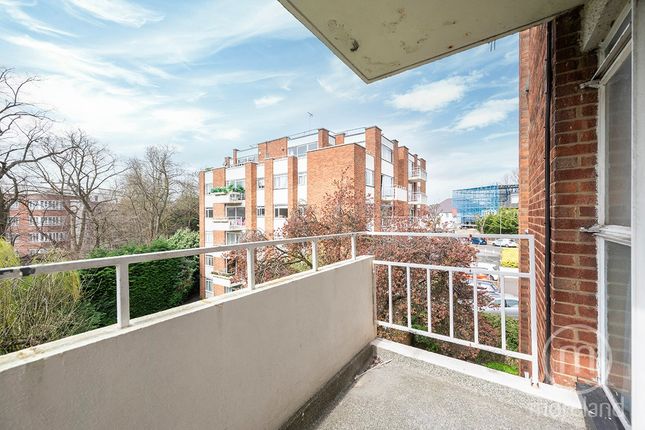 Flat for sale in James Close, Woodlands, Golders Green