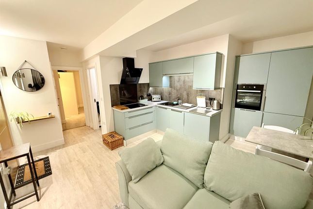 8 King Harold Court, Sun Street, Waltham Abbey photo 4