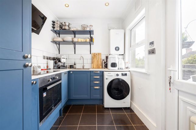 Basement Flat, 27, Camden Hill Road, London photo 3