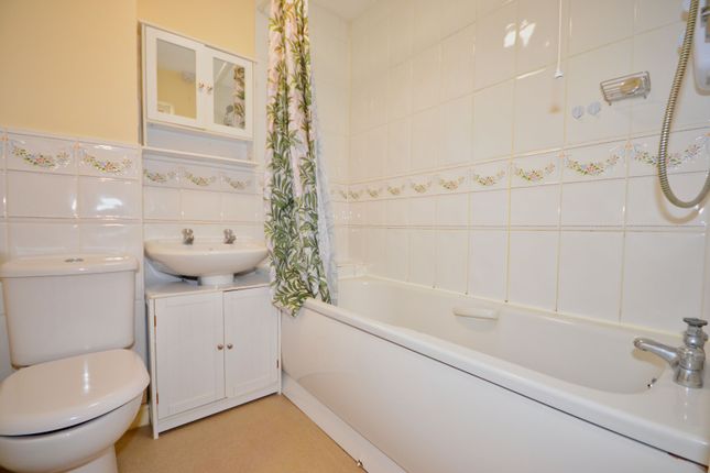 12, Gainage Close, Corby photo 4