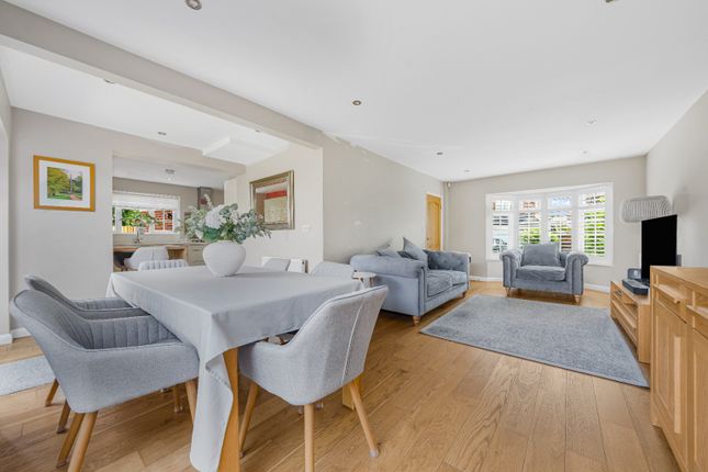 2 Barley Mow Way, Shepperton, Surrey photo 4