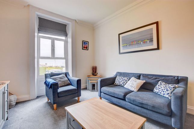 6,Flat 2, Royal Crescent, Whitby photo 4