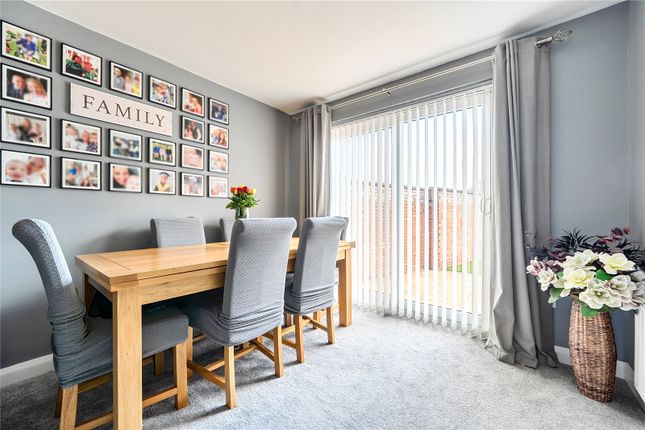 1 Crispin Close, Swindon photo 4
