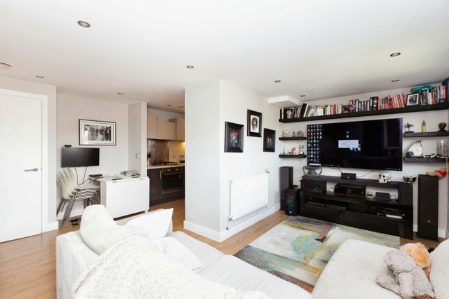 Flat for sale in 34 Bow Common Lane, London
