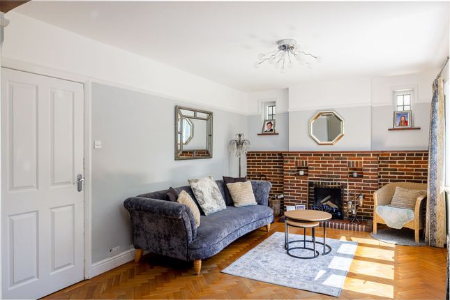 7 Ivy Mill Close, Godstone photo 4