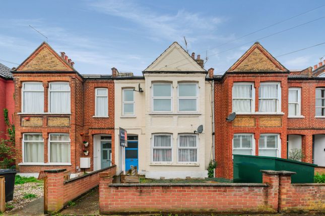 Flat for sale in Oxford Avenue, Wimbledon Chase