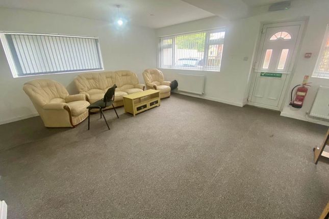 Flat to rent in Twizzle Lodge, Hawthorne Avenue, Uplands, Swansea