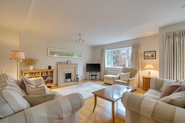 49, Trotsworth Avenue, Virginia Water photo 3