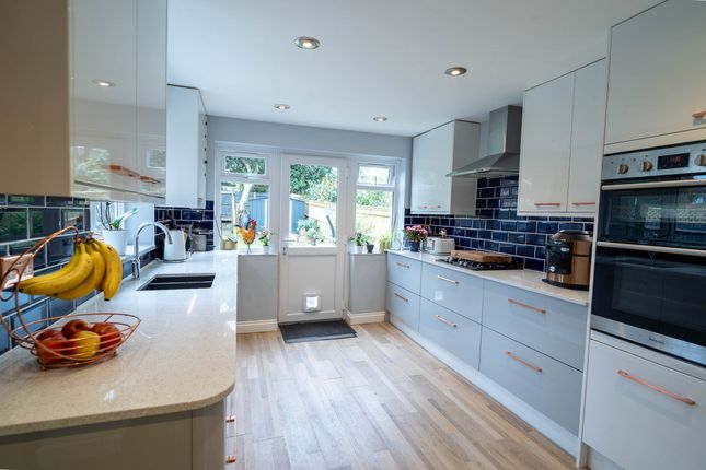 5, Akehurst Close, Crawley photo 3
