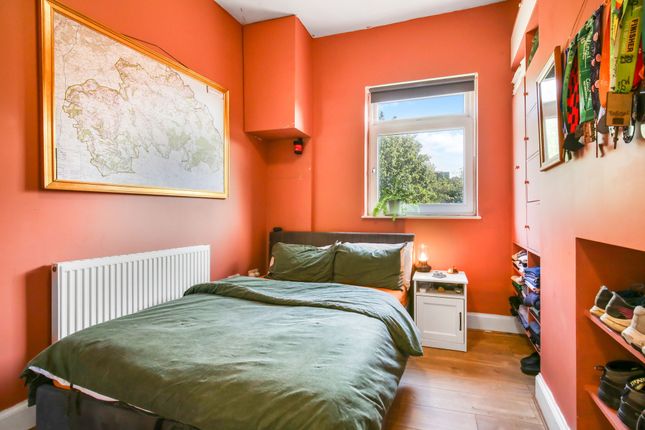 123c Cadogan Terrace, London photo 4