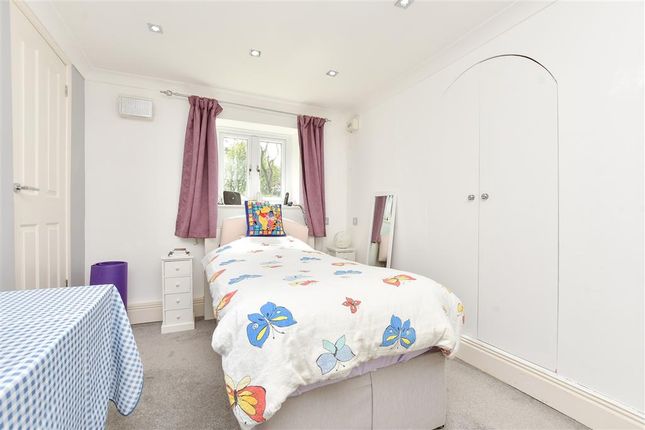 Flat for sale in Alma Road, Reigate, Surrey