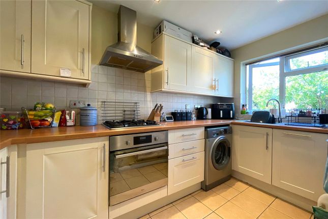 13, Grieve Close, Tongham photo 2