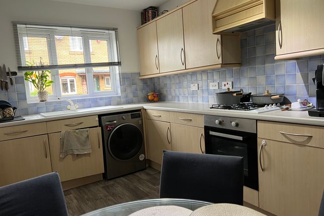 End terrace house to rent in Rawlyn Close, Grays