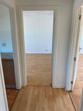27, Ridge Bank, Slough photo 4