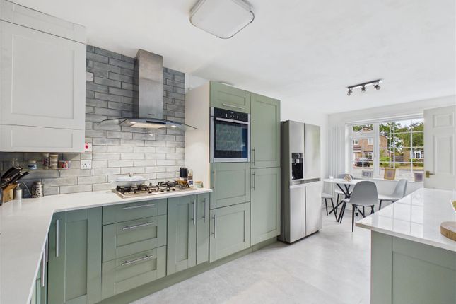 32, Nederdale Close, Yarm photo 2