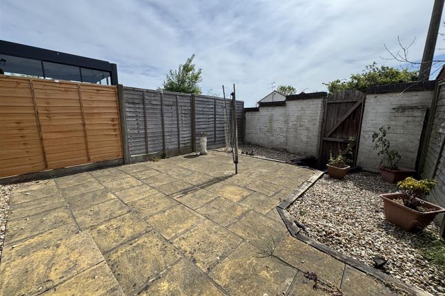 13, Melrose Close, Swindon photo 4
