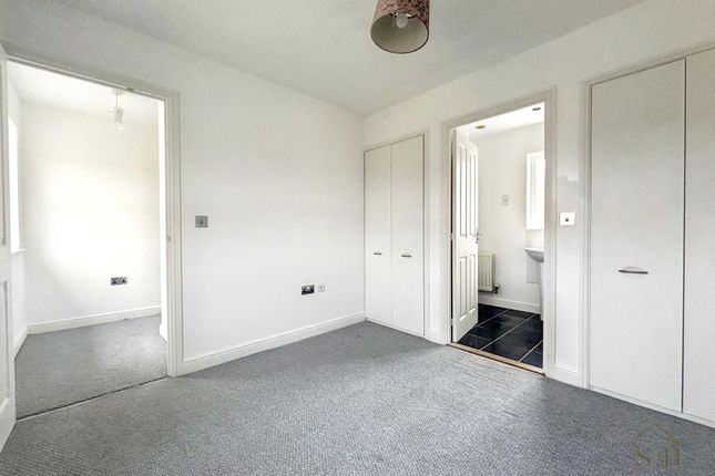 44 Holt Close, Ashford photo 3