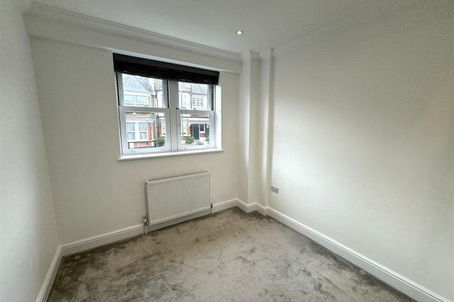 Detached house to rent in Gainsborough Road, North Finchley