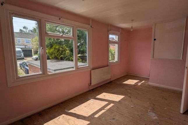 31 Wiltshire Avenue, Weymouth photo 3